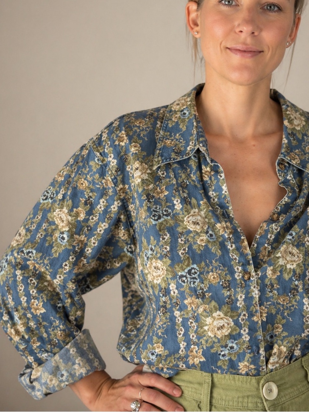 90's Liz Claiborne Soft Chambray Denim Floral Cropped Button Up Blouse Top Shirt
